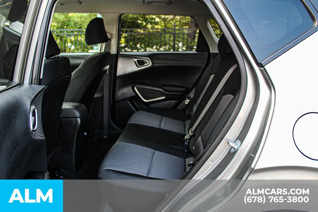 Used 2025 Kia Soul LX w/ LX Technology Package FWD image 17