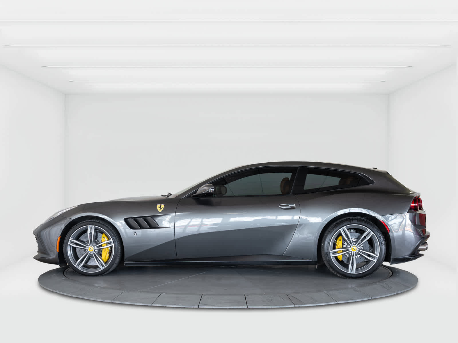 Certified 2018 Ferrari GTC4Lusso image 13