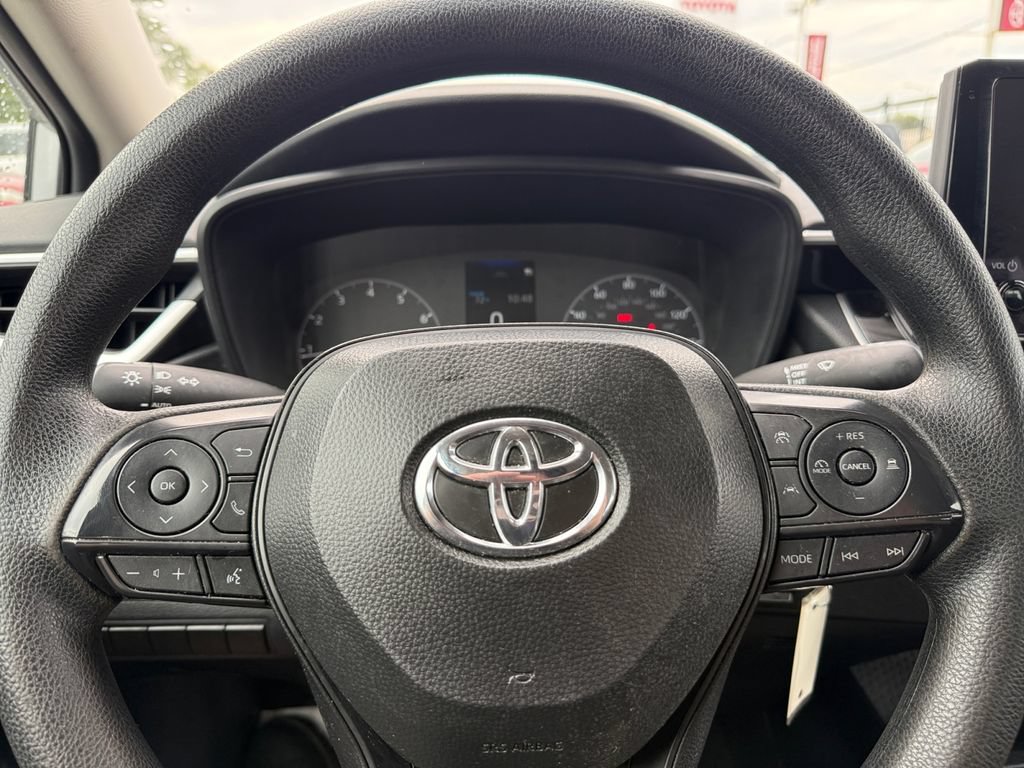 Certified 2025 Toyota Corolla LE FWD image 32
