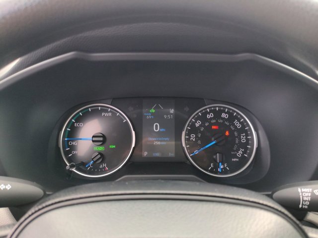 Used 2021 Toyota RAV4 XLE image 25