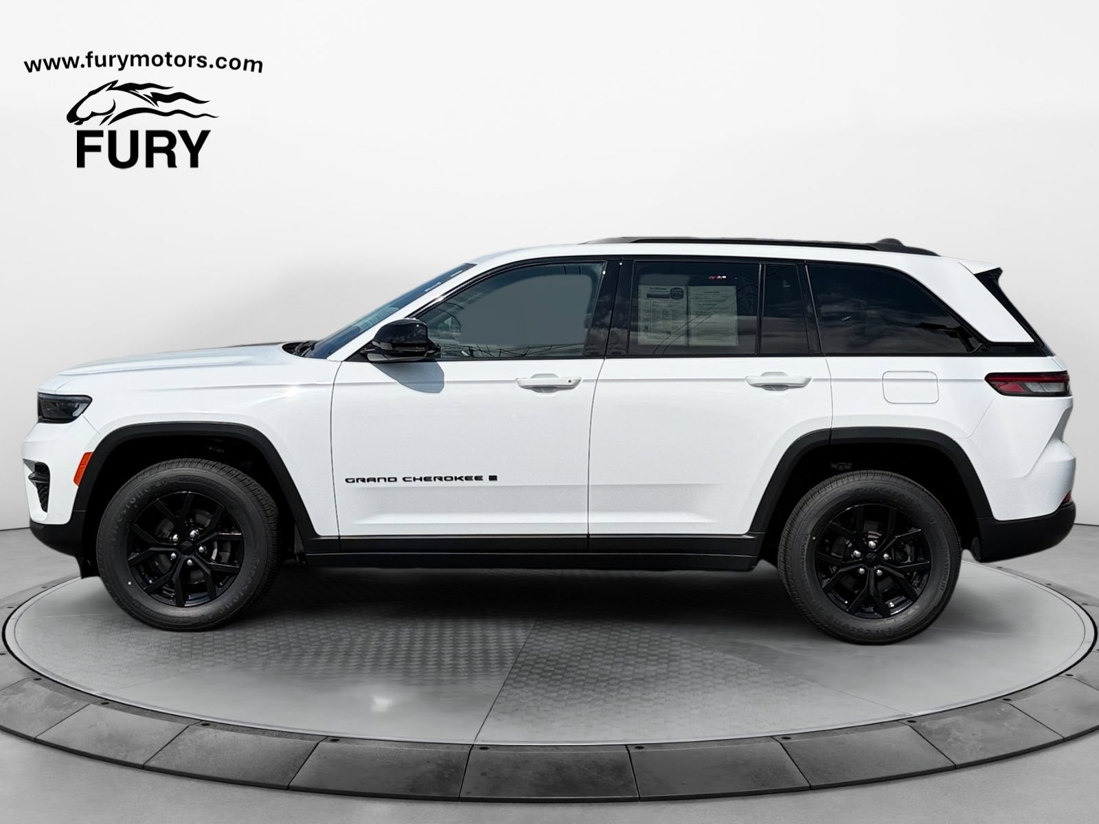 Used 2024 Jeep Grand Cherokee Altitude AWD/4WD image 7