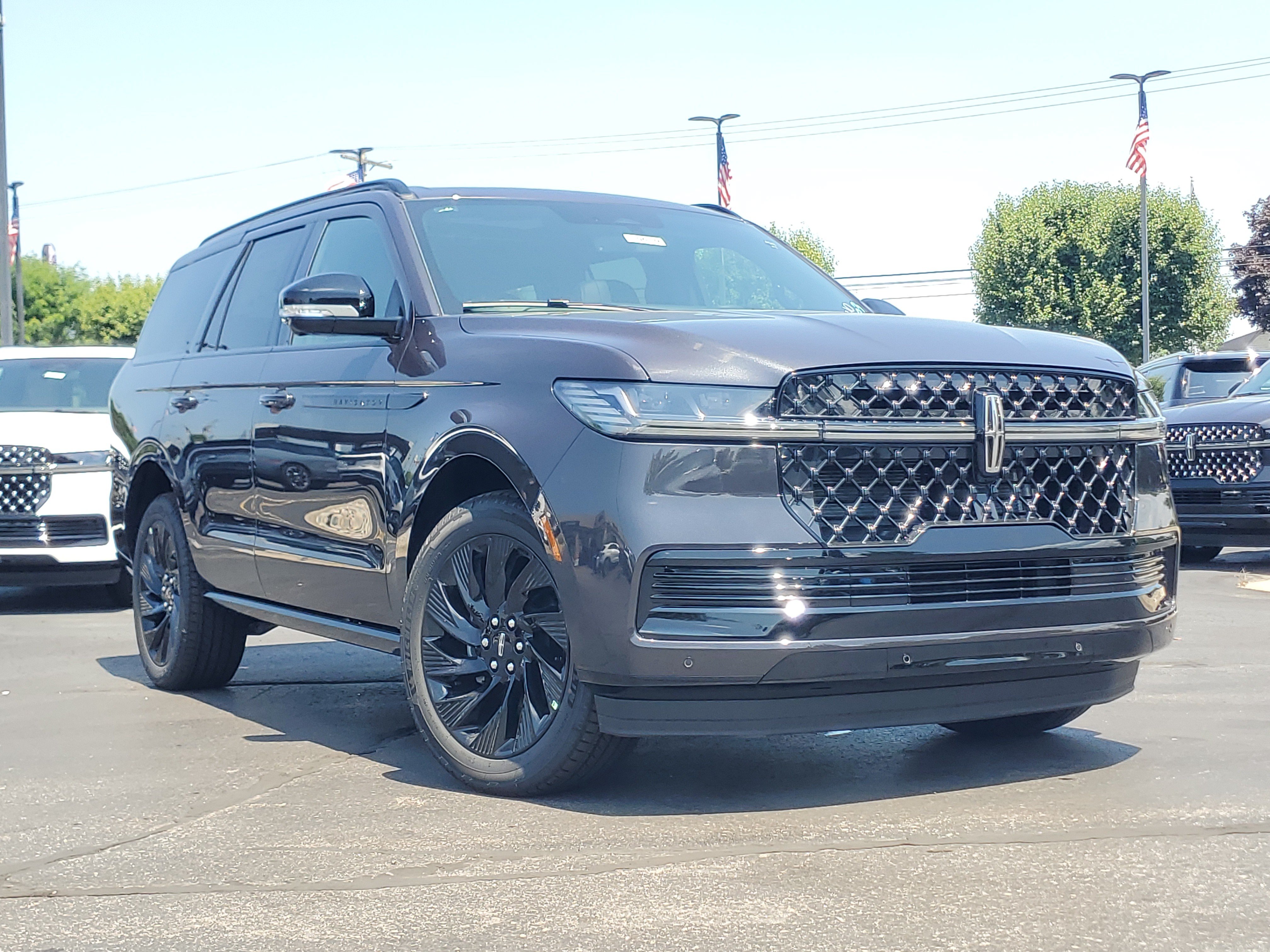 New 2027 Lincoln Navigator Reserve w/ Jet Appearance Package