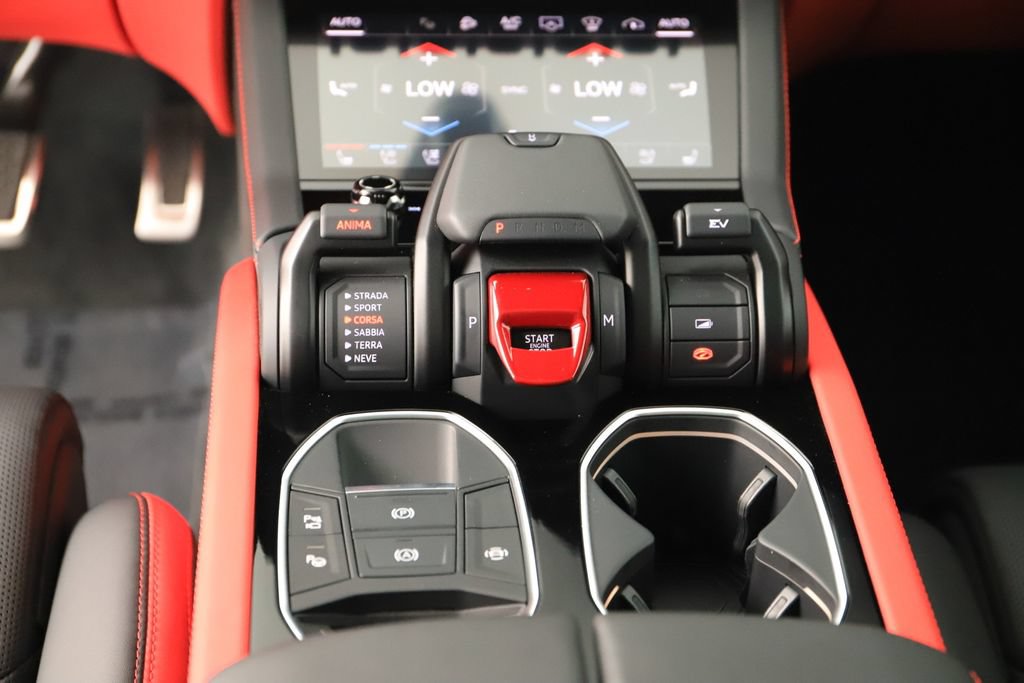 Used 2025 Lamborghini Urus SE AWD/4WD image 20