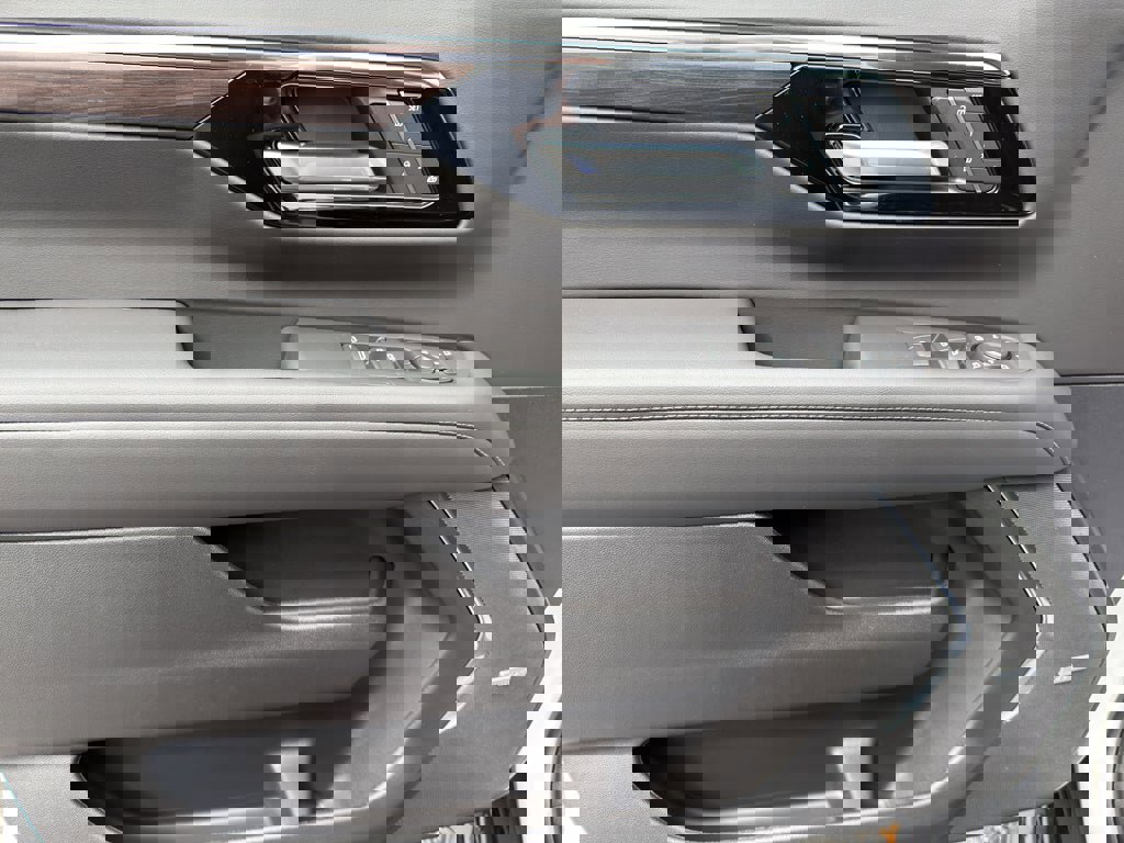 New 2026 Chevrolet Suburban LT w/ Comfort Package image 10