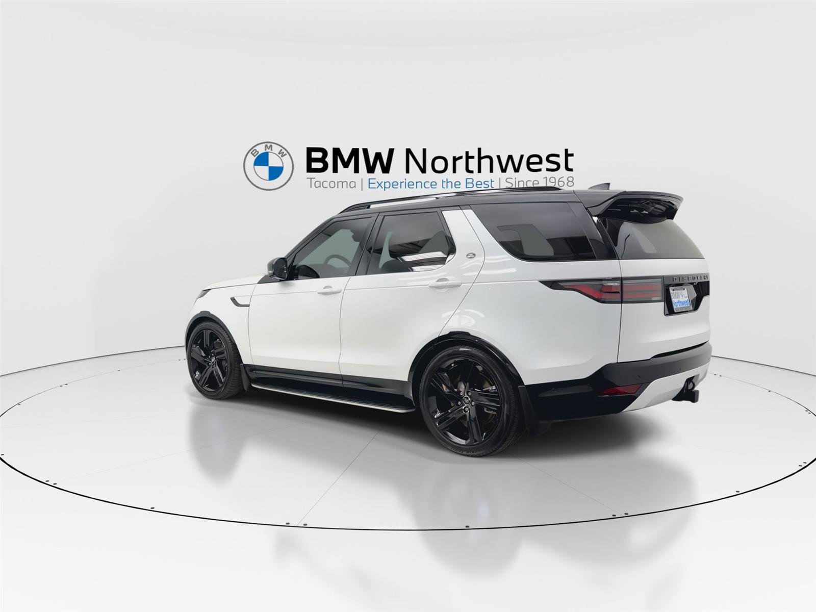 Used 2025 Land Rover Discovery Dynamic SE AWD/4WD image 12