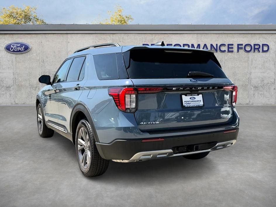 Used 2025 Ford Explorer Active w/ Active Comfort Package image 11