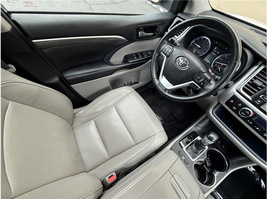 Used 2018 Toyota Highlander Limited AWD/4WD image 7
