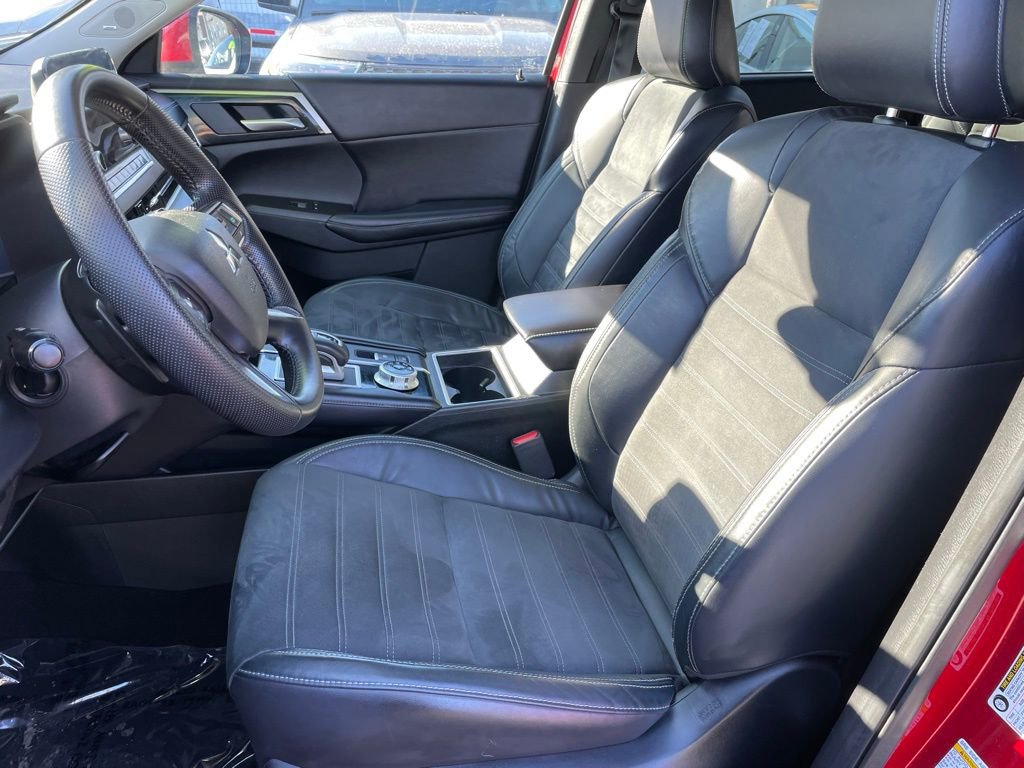 Used 2022 Mitsubishi Outlander SEL Black Edition image 6