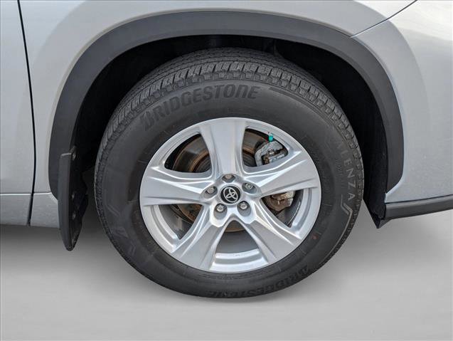 Used 2023 Toyota Highlander LE image 23