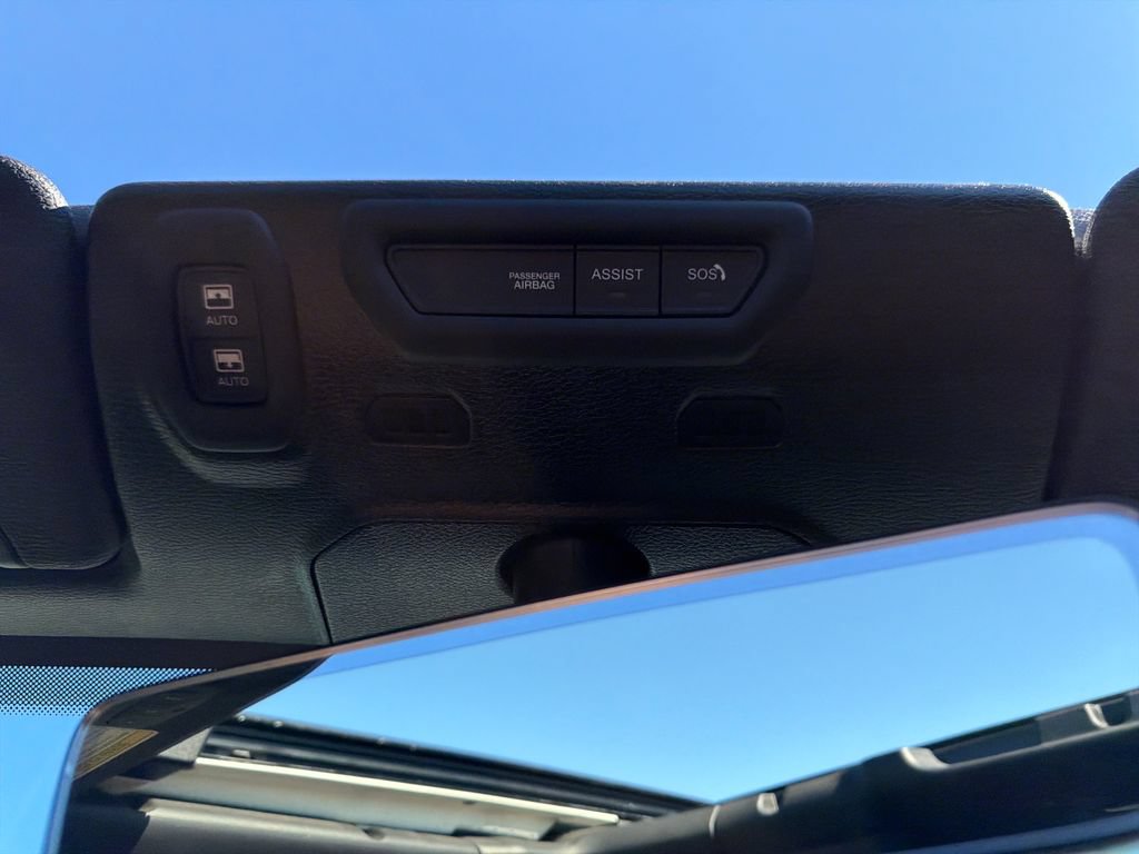 Used 2022 Jeep Wrangler Unlimited Sahara AWD/4WD image 32