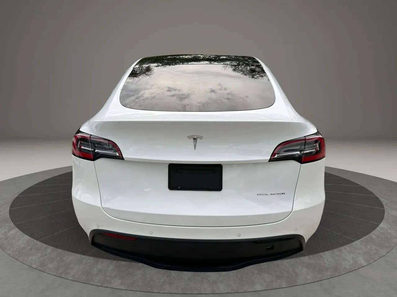 Used 2021 Tesla Model Y Long Range AWD/4WD image 4