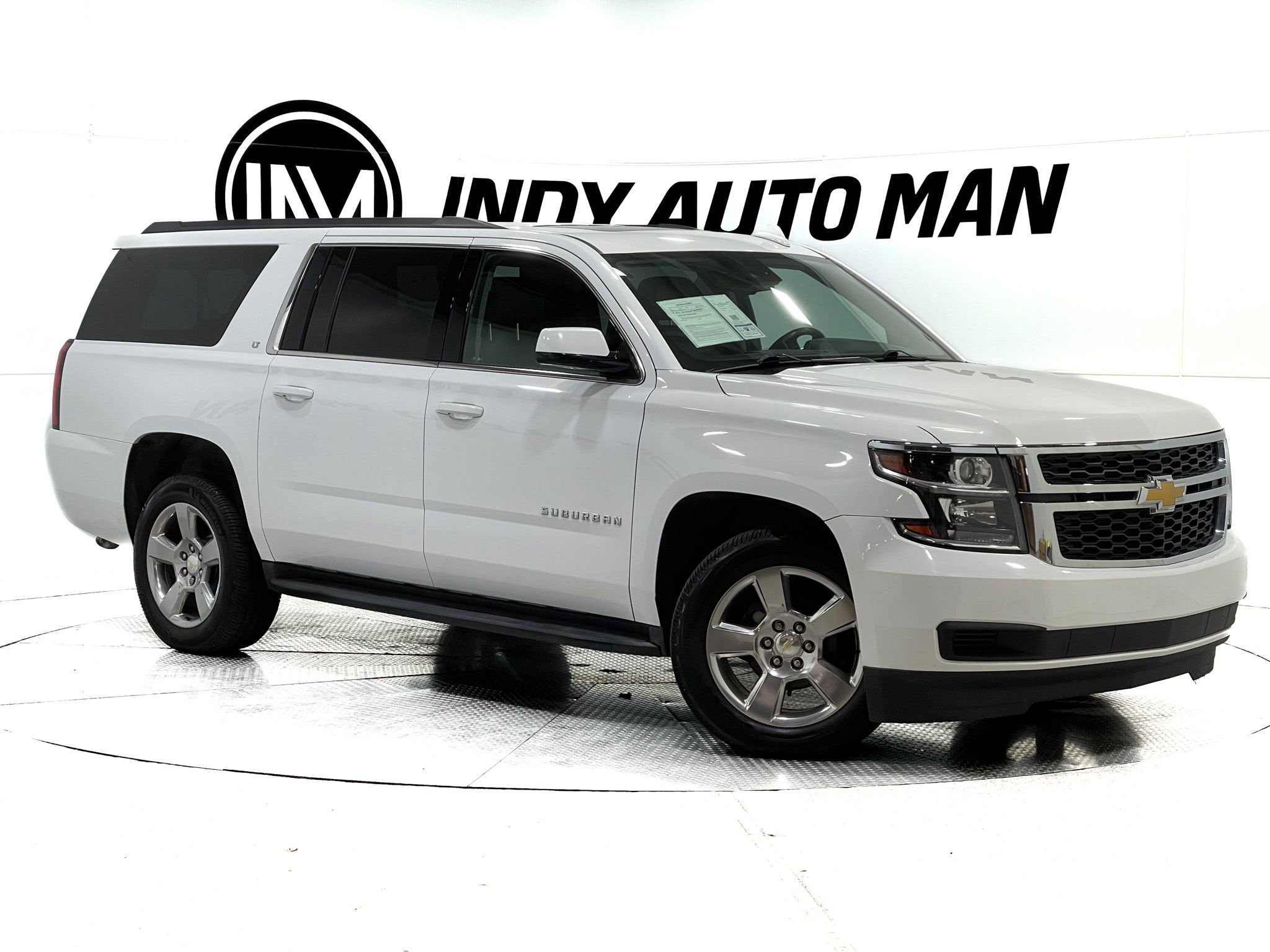 Used 2018 Chevrolet Suburban LT image 2