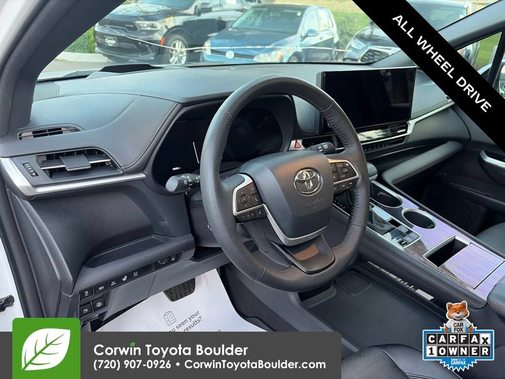 Used 2025 Toyota Sienna Platinum AWD/4WD image 30