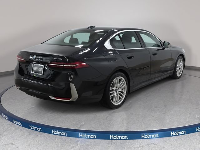 Certified 2024 BMW 530i xDrive w/ Convenience Package AWD/4WD image 5