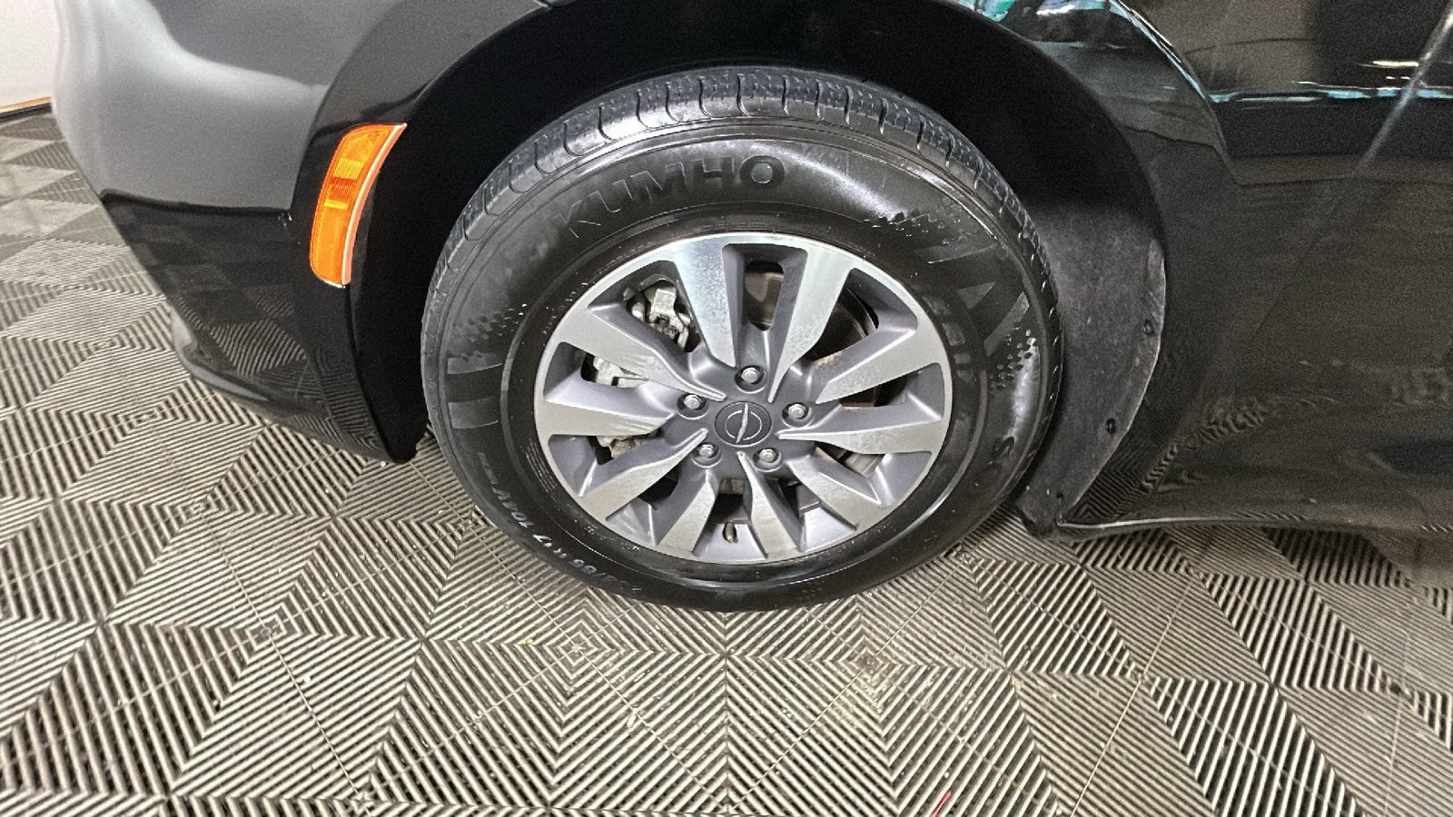Used 2024 Chrysler Pacifica Limited FWD image 10