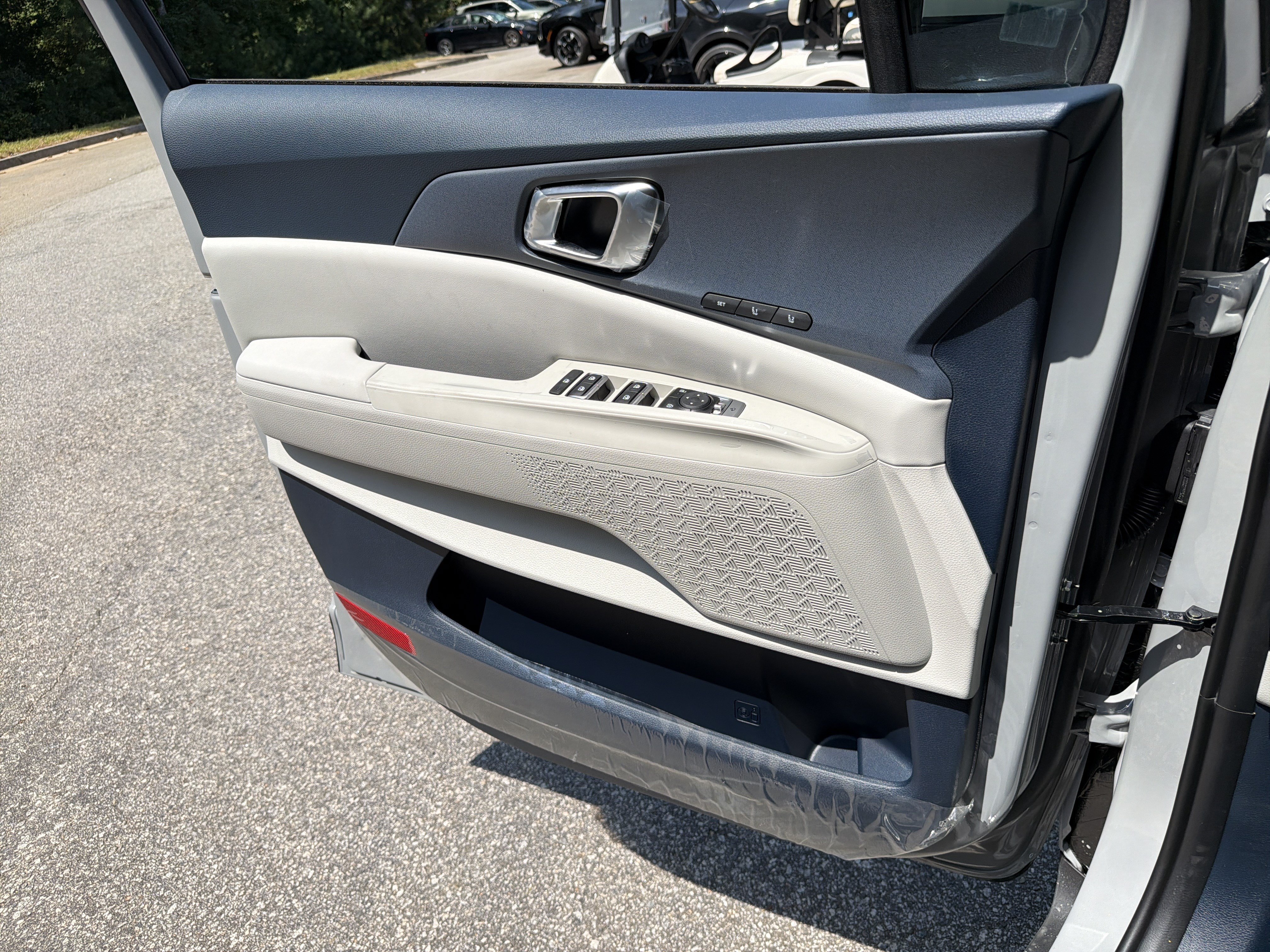 New 2026 Kia Carnival EX FWD image 15