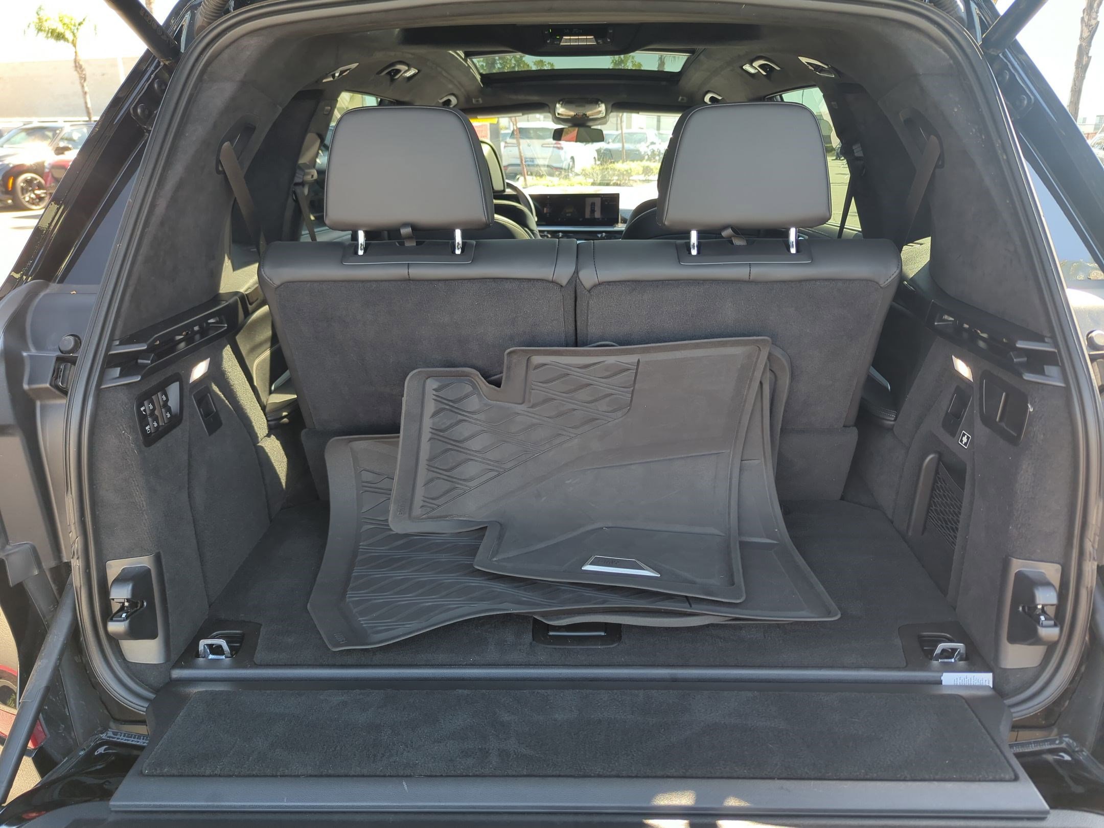 Certified 2023 BMW X7 xDrive40i w/ M Sport Package image 33