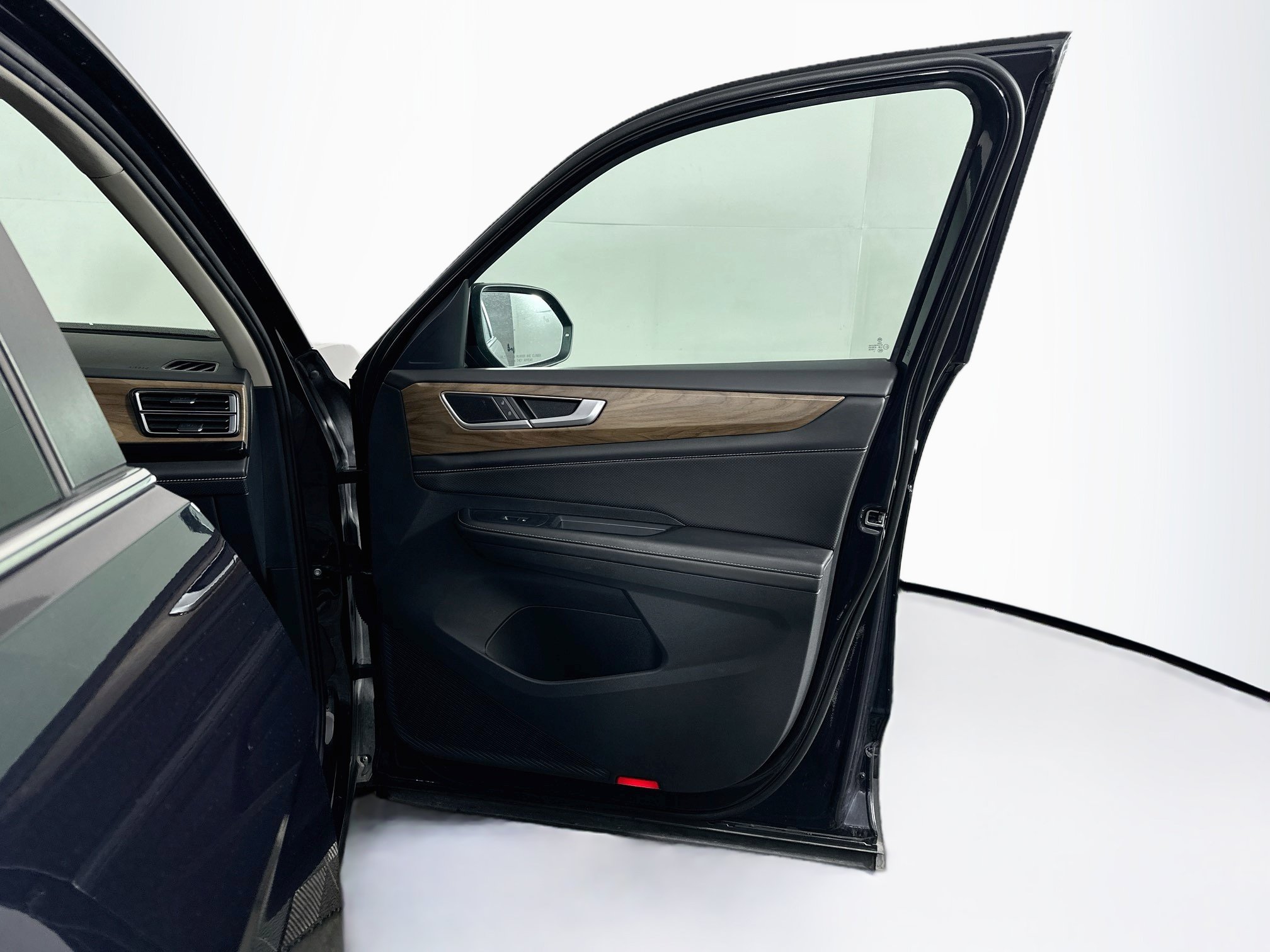 Used 2025 Volkswagen Atlas SE FWD image 33