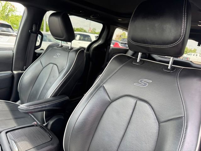 Used 2025 Chrysler Pacifica Limited image 10