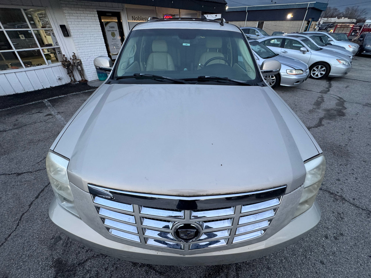 Used 2007 Cadillac Escalade AWD w/ Information Package image 10