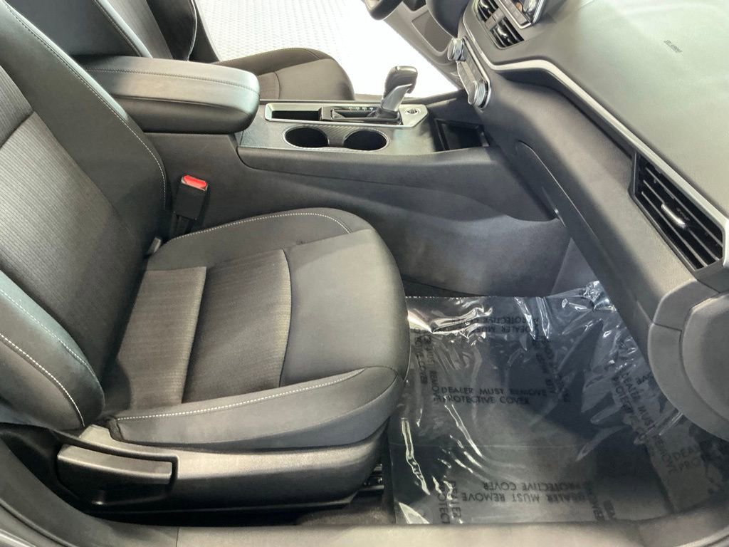 Used 2025 Nissan Altima 2.5 S FWD image 13