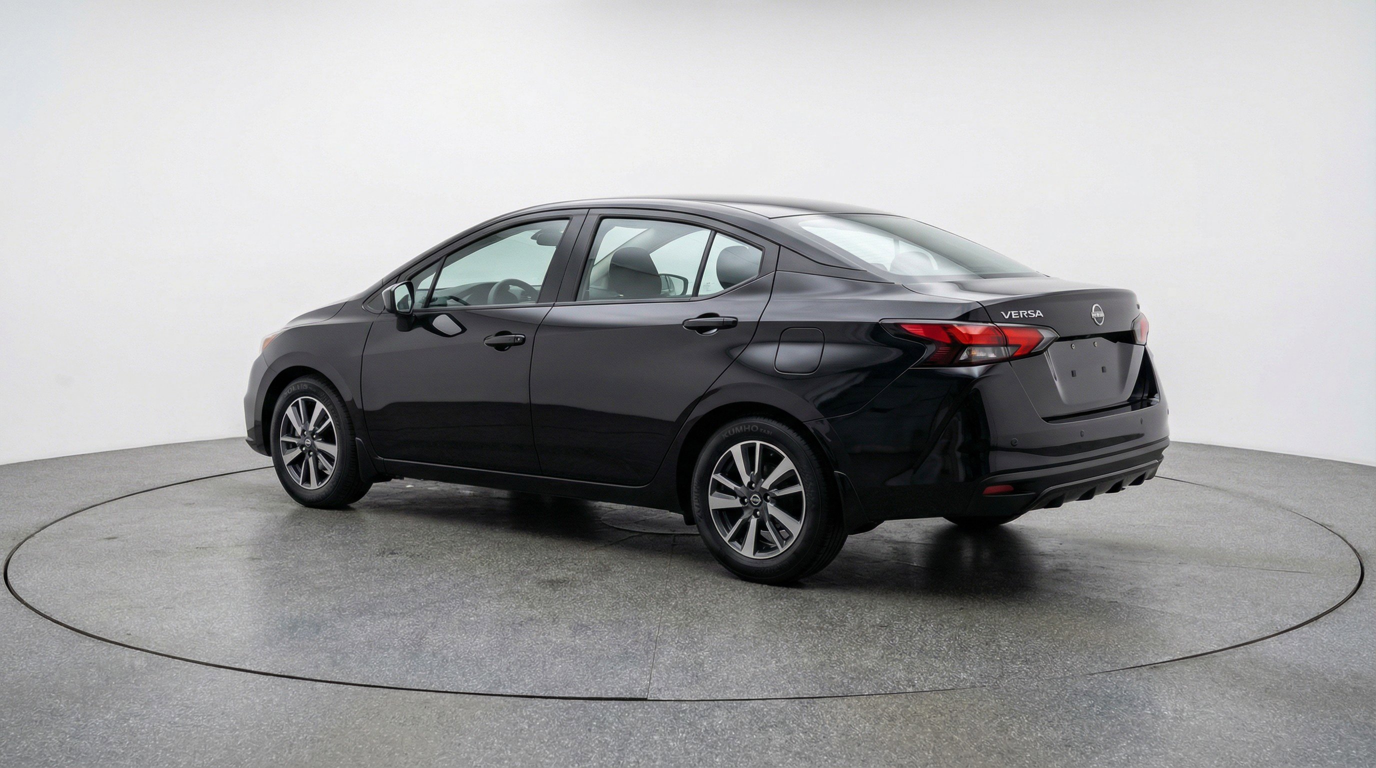 Used 2025 Nissan Versa SV image 6