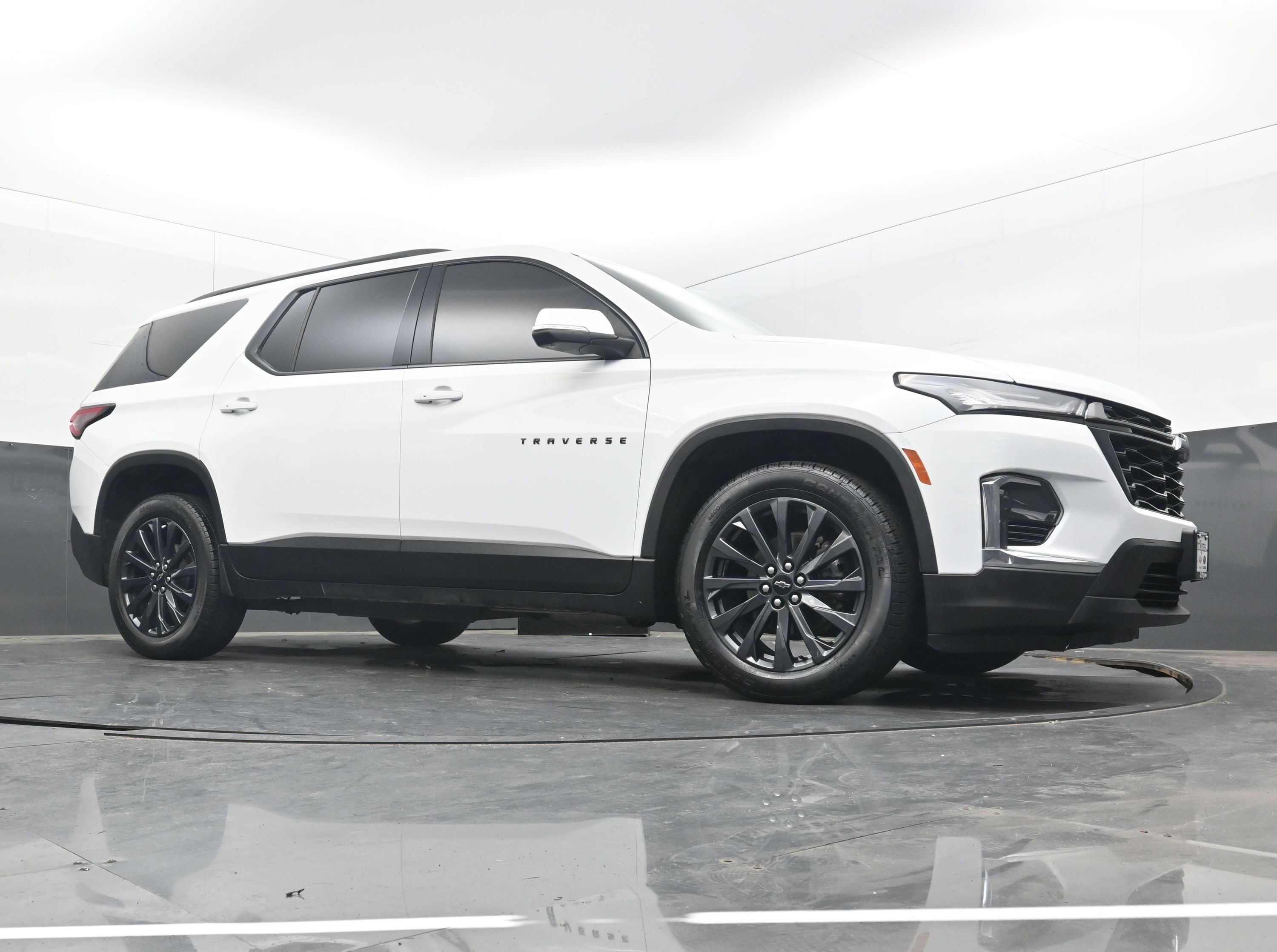 Used 2023 Chevrolet Traverse RS image 24