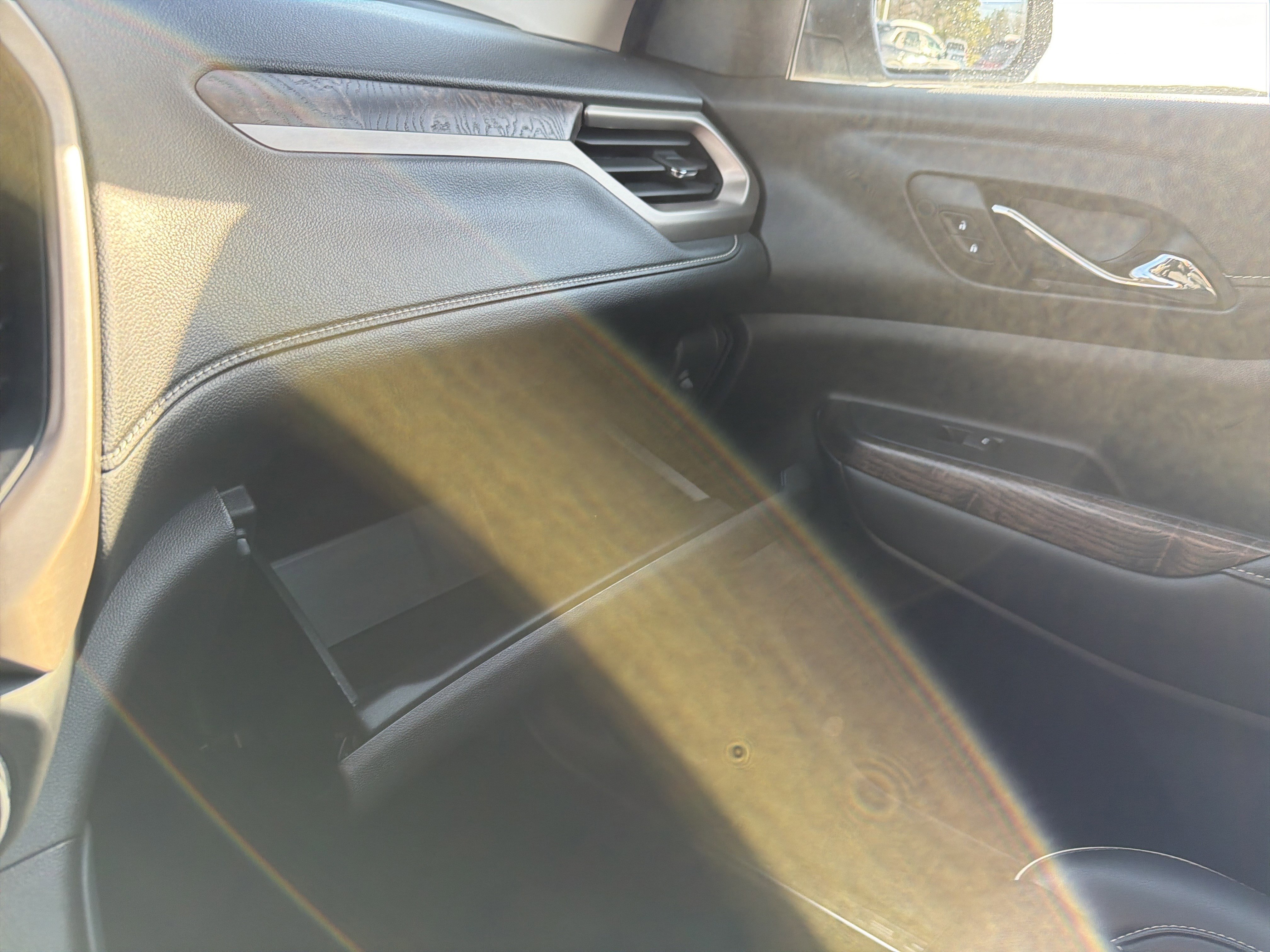 Used 2023 GMC Acadia Denali w/ Denali Technology Package image 61