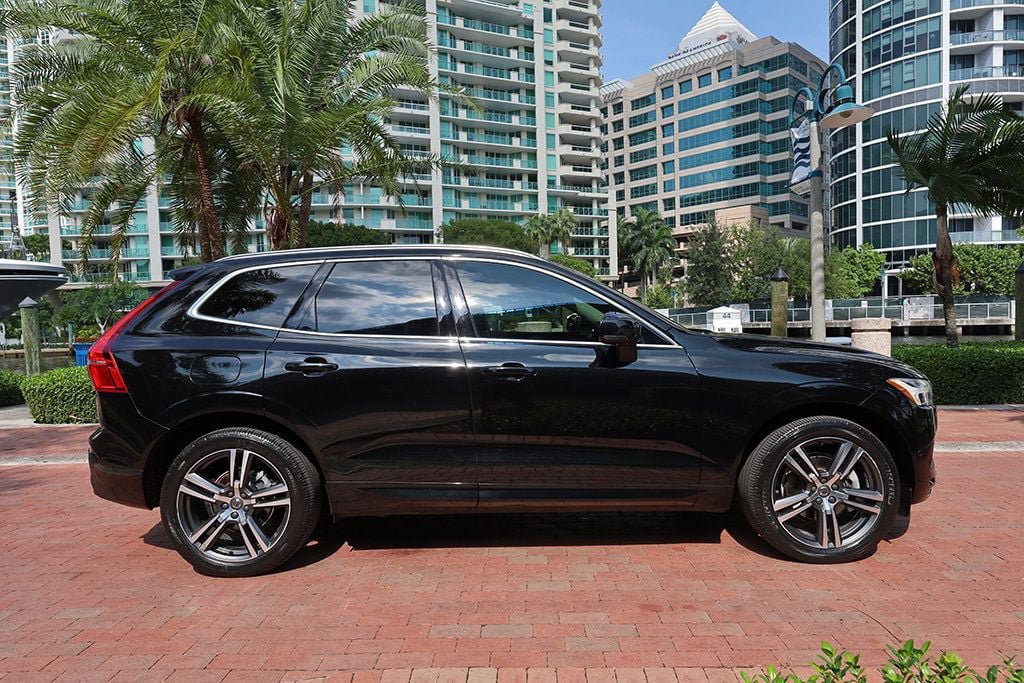 Used 2019 Volvo XC60 T5 Momentum w/ Multimedia Package AWD/4WD image 15