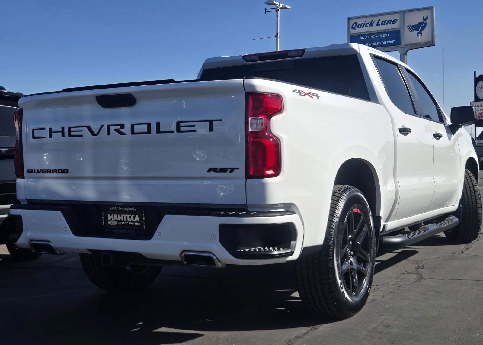 Used 2024 Chevrolet Silverado 1500 RST w/ Redline Edition AWD/4WD image 3