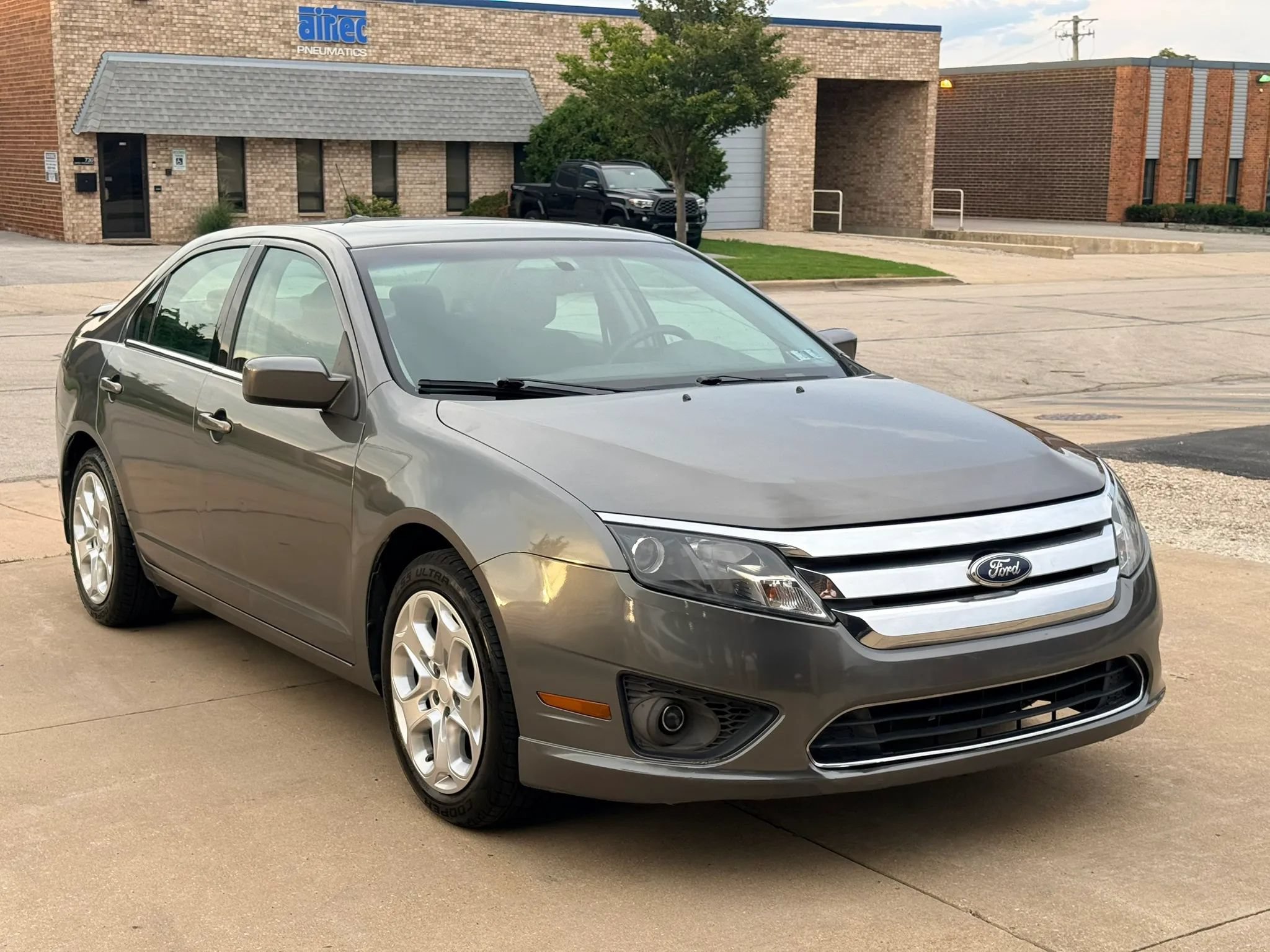 Used 2010 Ford Fusion SE FWD image 3