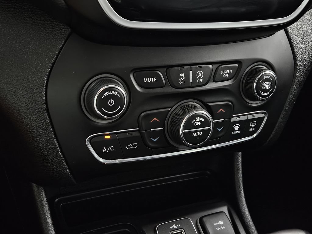 Used 2019 Jeep Cherokee Limited FWD image 13