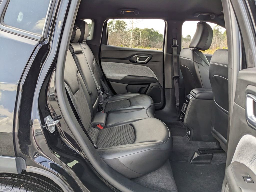 Certified 2025 Jeep Compass Latitude image 47