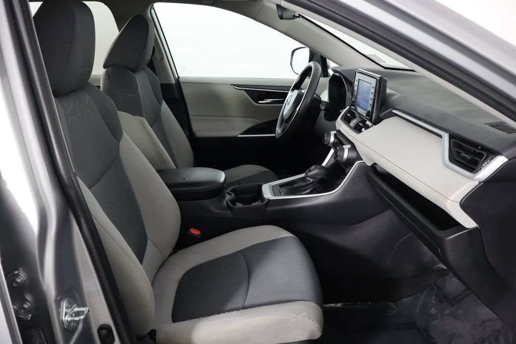 Used 2021 Toyota RAV4 XLE w/ Convenience Package FWD image 18