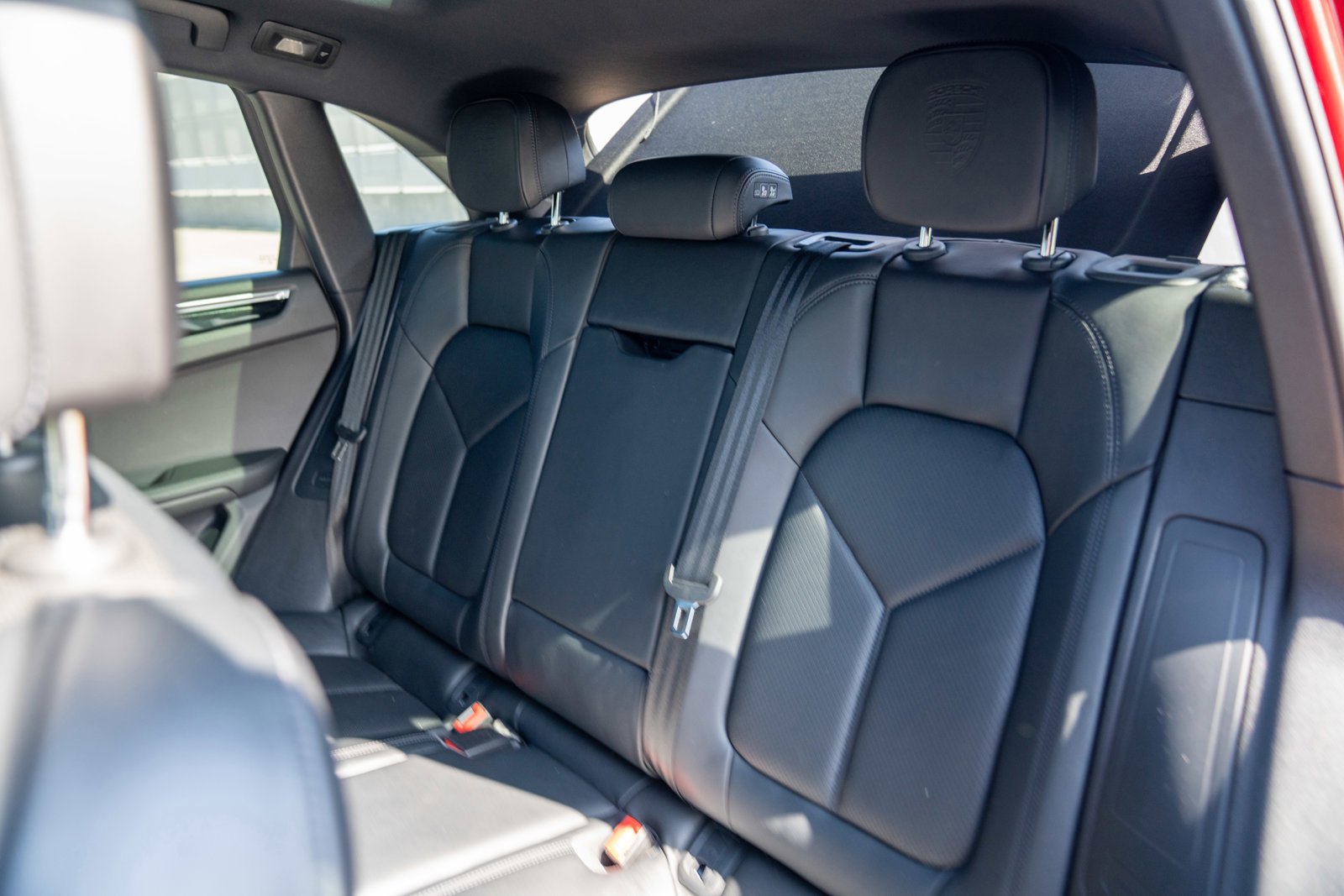 Certified 2023 Porsche Macan AWD/4WD image 24