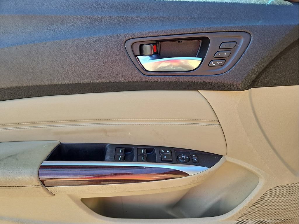 Used 2017 Acura TLX w/ Technology Package FWD image 10