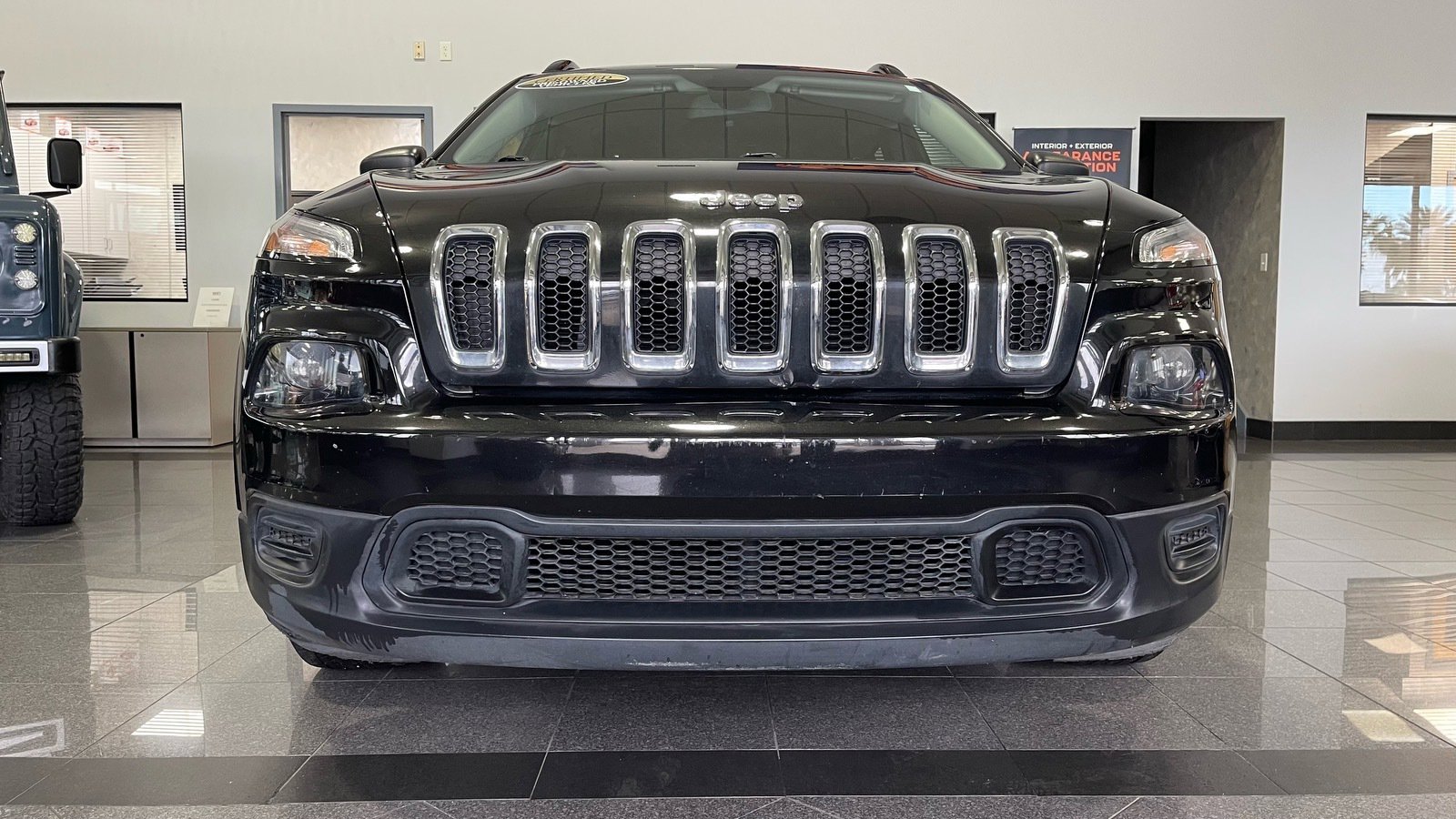 Used 2015 Jeep Cherokee Sport w/ Sport Appearance Group FWD image 8