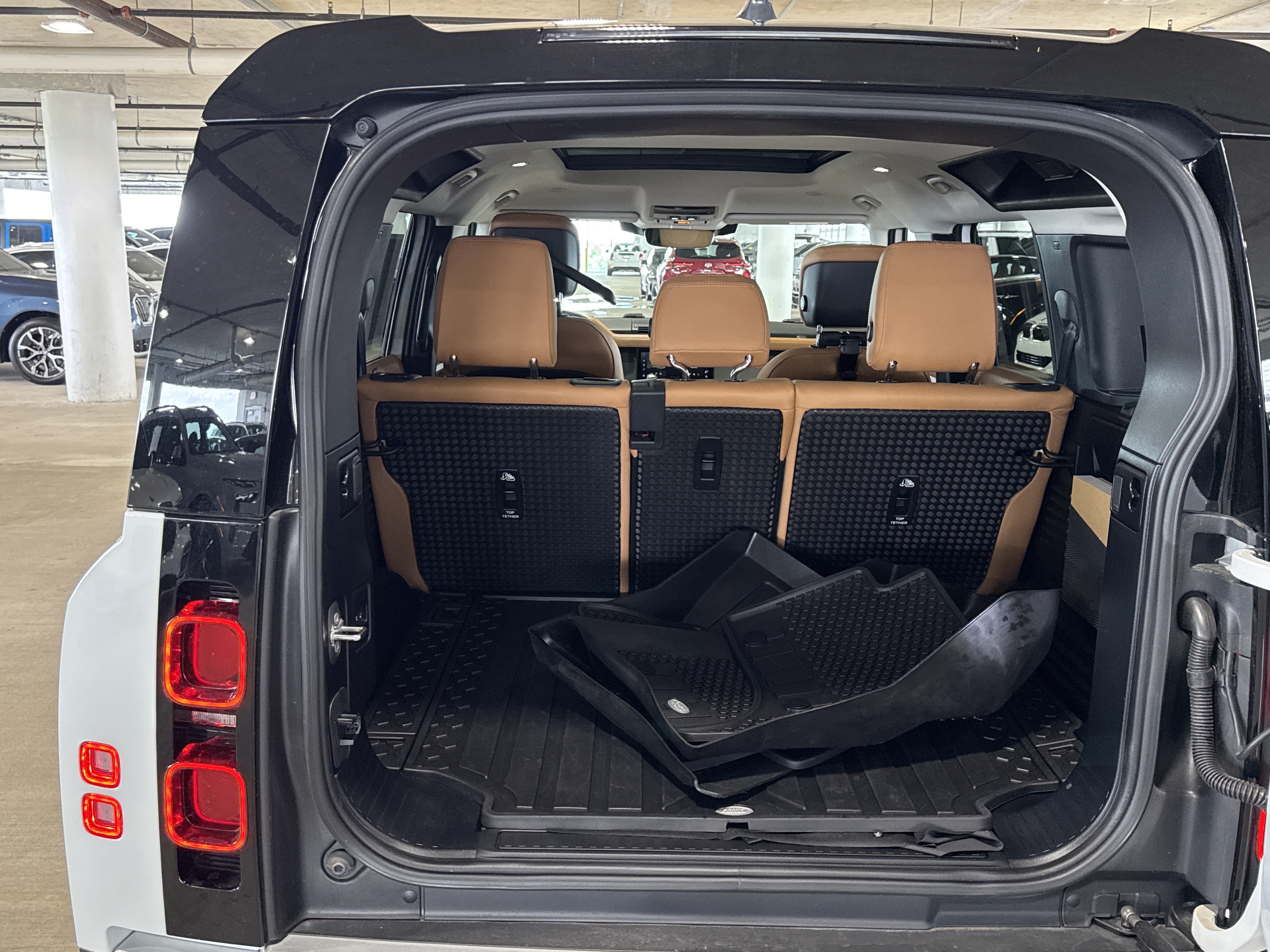 Used 2024 Land Rover Defender 110 SE AWD/4WD image 14
