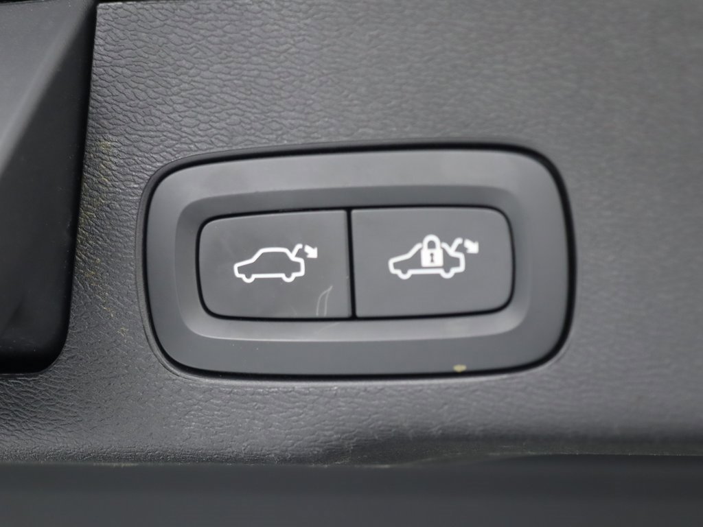 Used 2020 Volvo XC60 T5 R-Design w/ Protection Package image 34