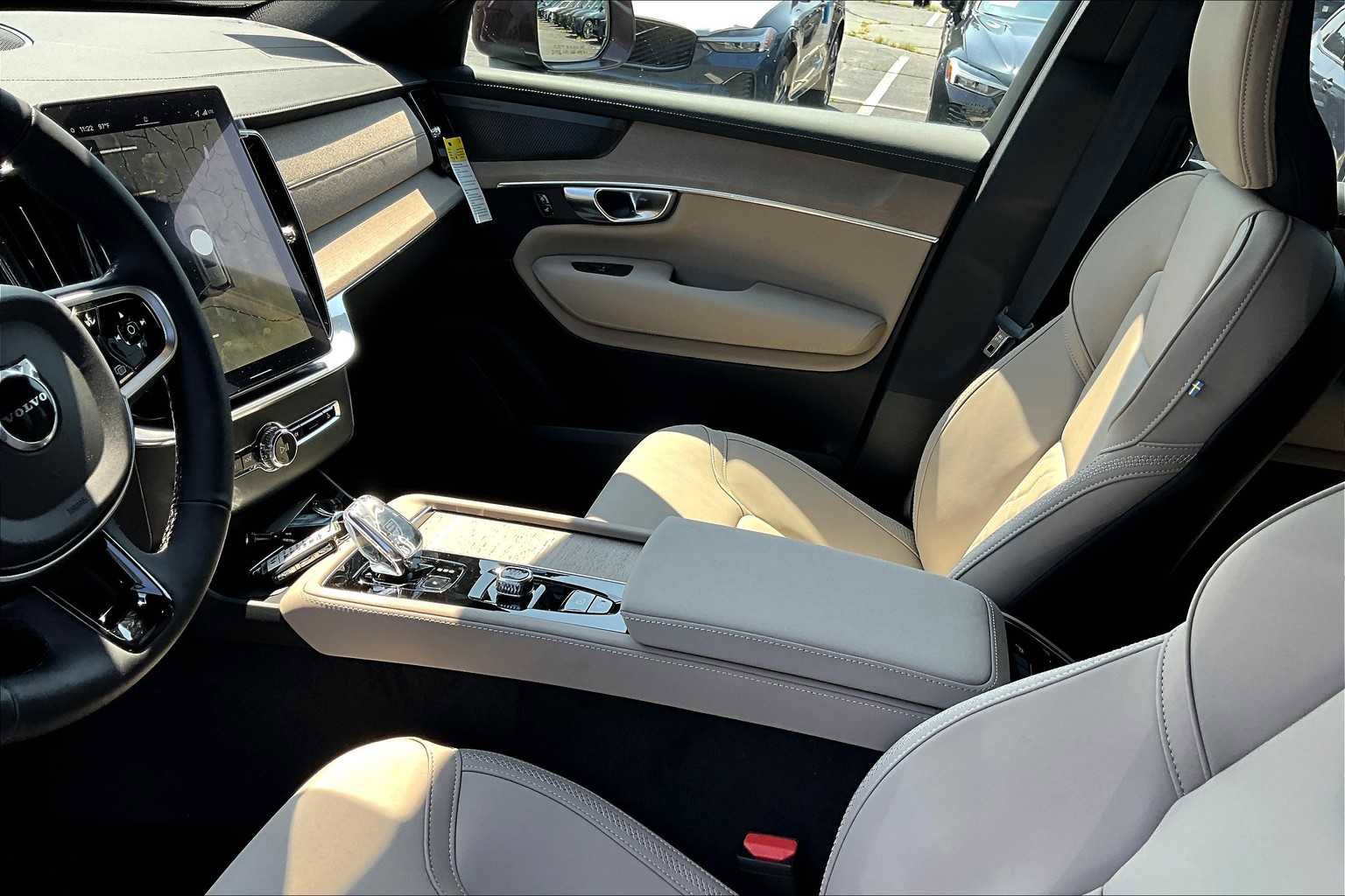 New 2026 Volvo XC90 B6 Plus w/ Protection Package Premier image 10