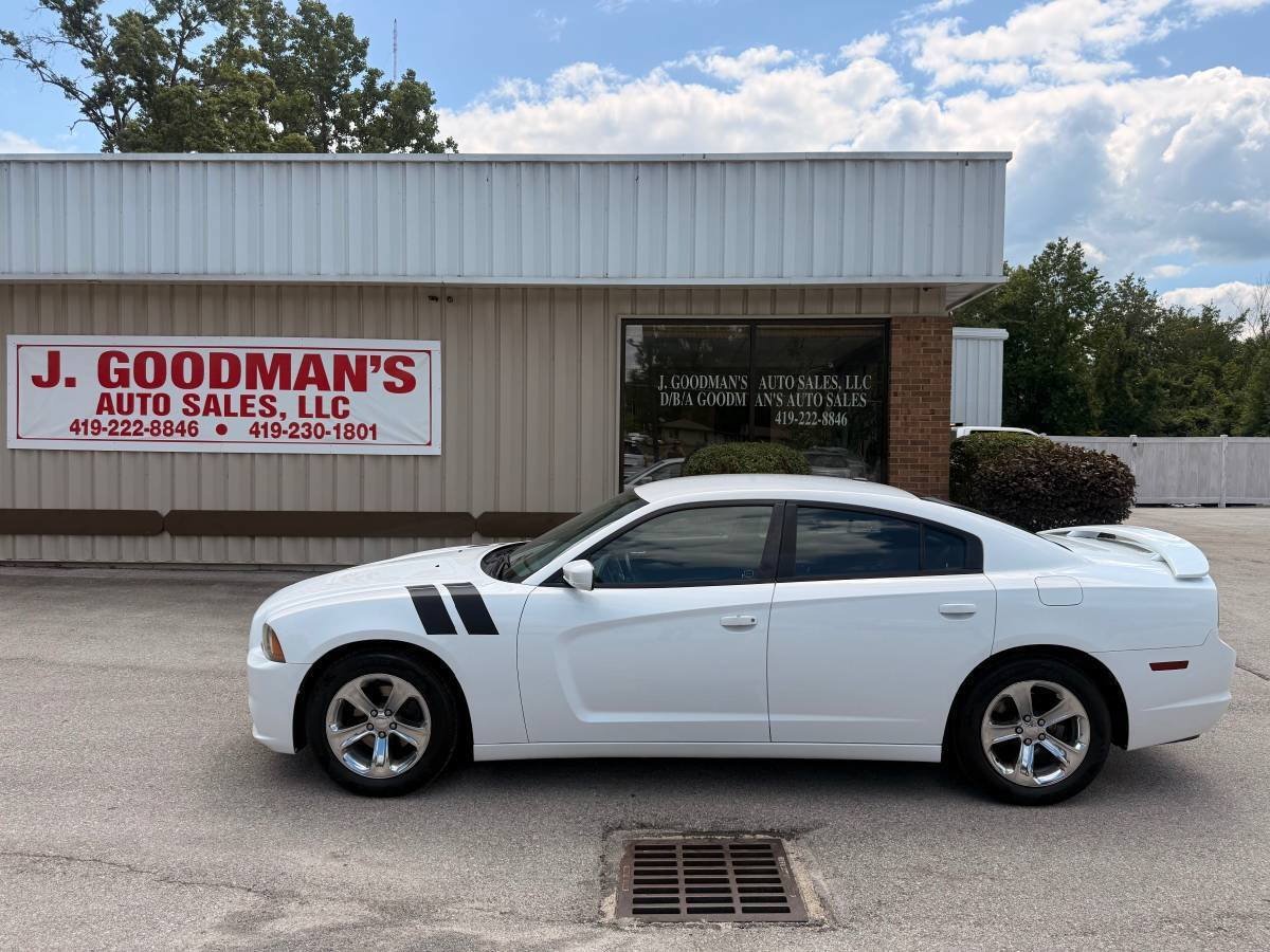 Used 2014 Dodge Charger SE w/ Sport Appearance Group RWD image 2