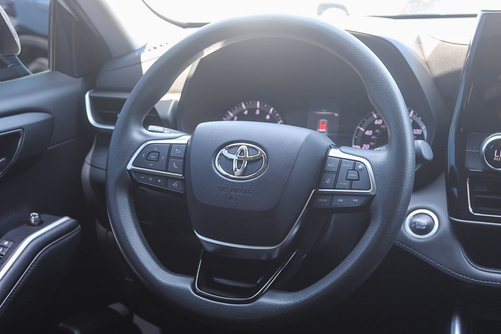 Used 2021 Toyota Highlander L FWD image 16