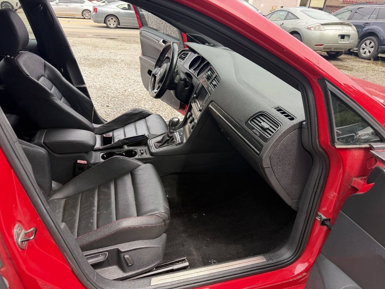 Used 2015 Volkswagen Golf 4-Door FWD image 17