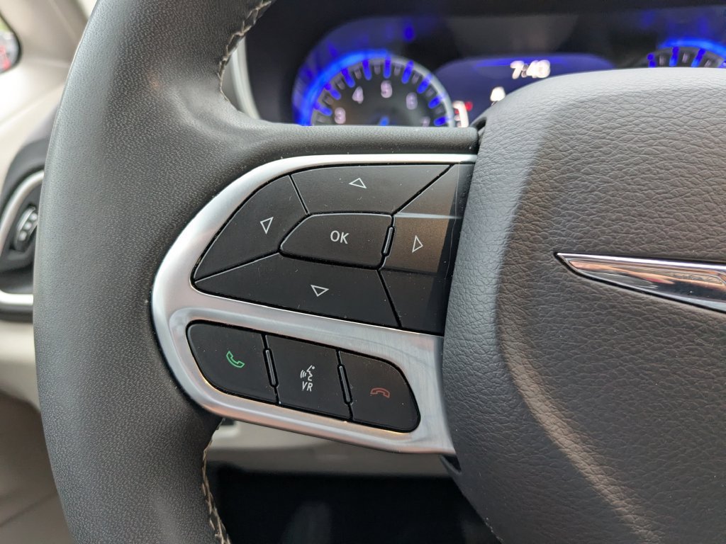 Used 2024 Chrysler Pacifica Touring-L FWD image 28