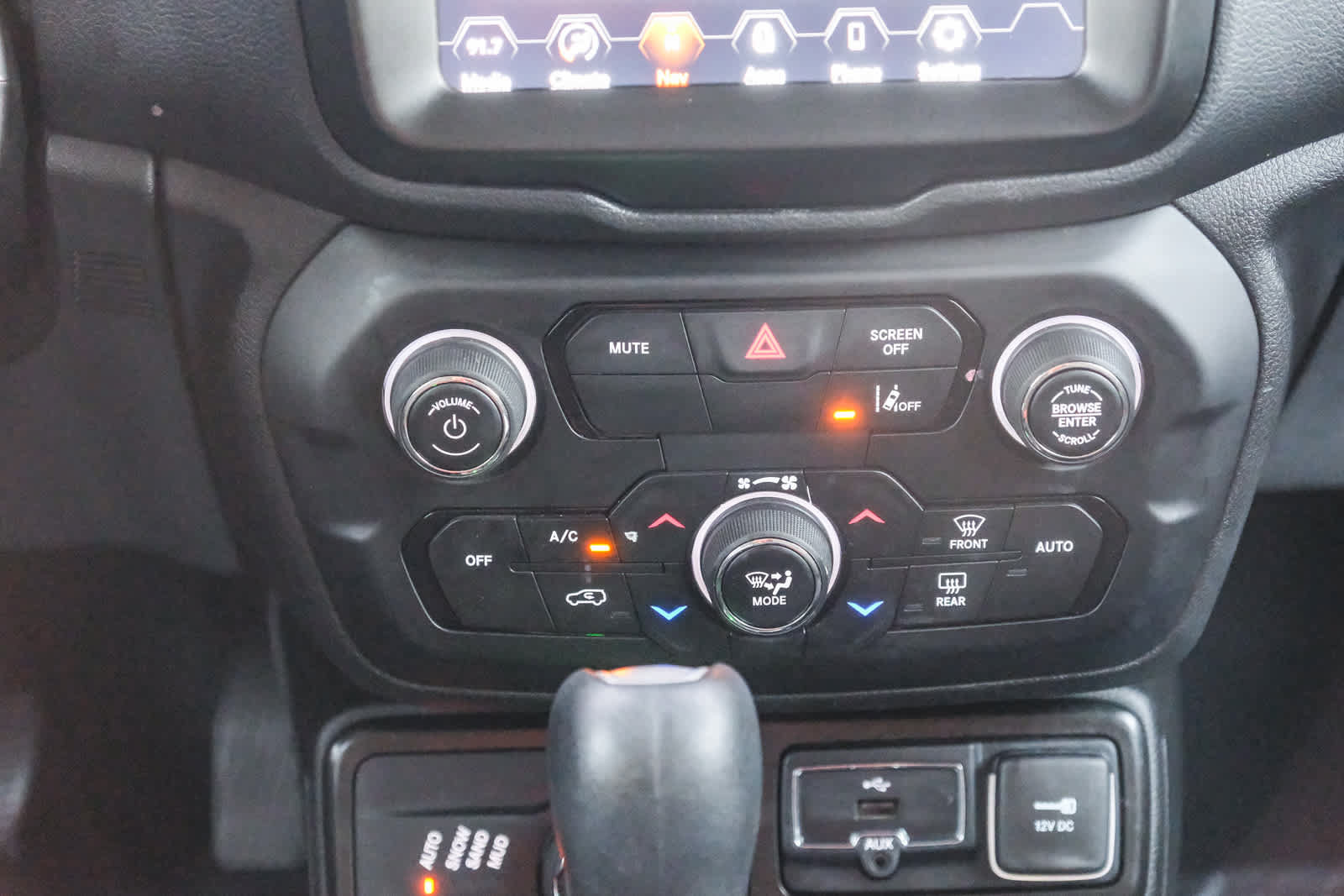 Used 2023 Jeep Renegade Latitude AWD/4WD image 15