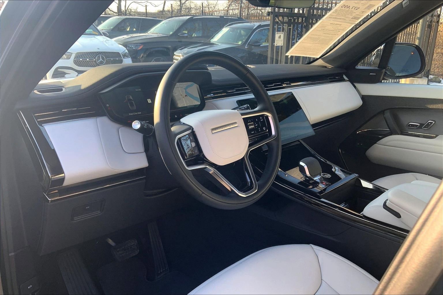 Used 2025 Land Rover Range Rover Sport S image 17