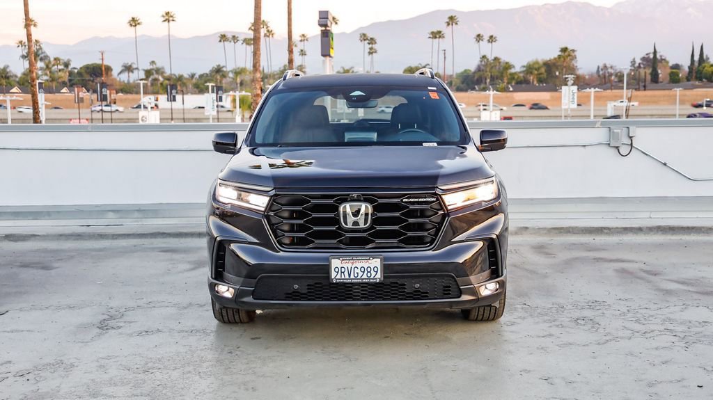Used 2025 Honda Pilot Black Edition image 3