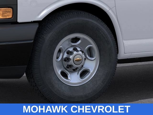 New 2024 Chevrolet Express 3500 Extended RWD image 9
