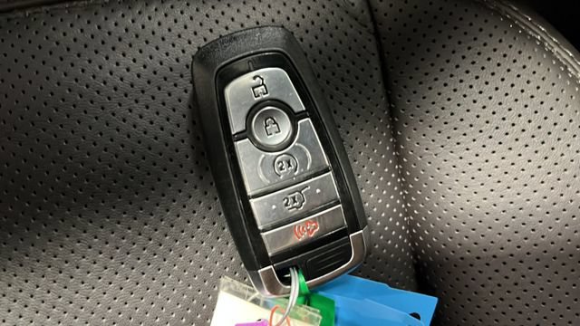 Used 2025 Ford Explorer Platinum w/ LUX Leather Package AWD/4WD image 9