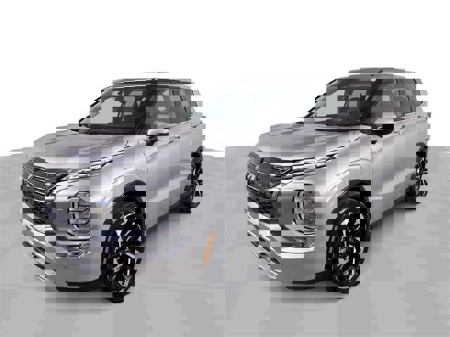 Used 2024 Mitsubishi Outlander SE image 1